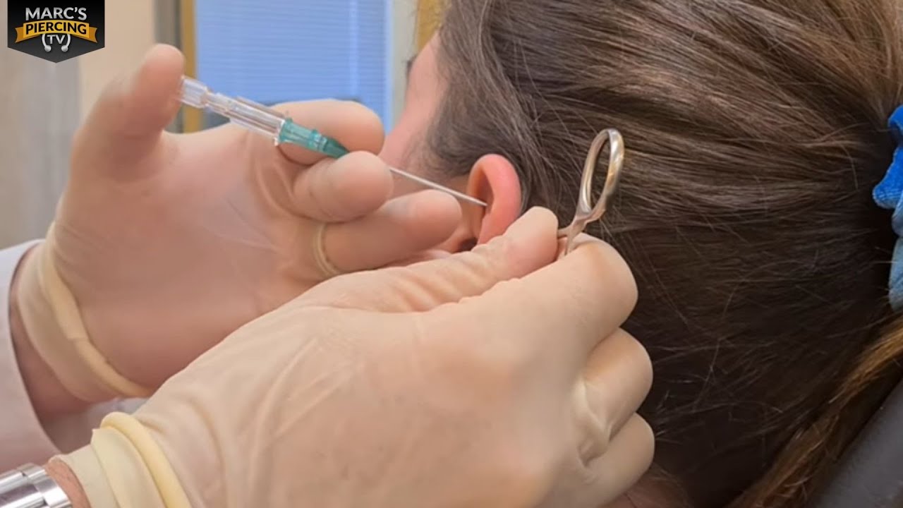 Piercing Stechen Close Up - Ganz cool mal ein Helix / Conch Piercing gestochen 💉 Marc's Piercing TV