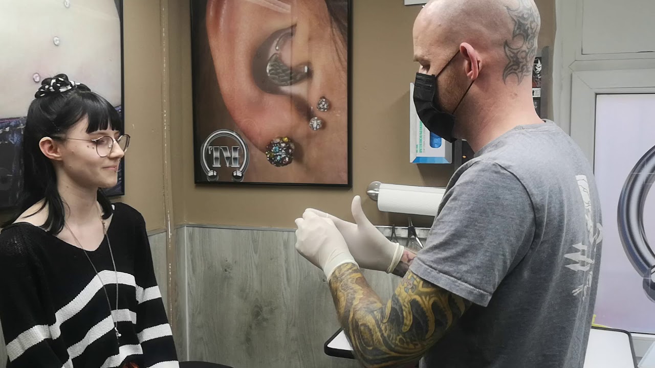 Piercing stechen - Rookpiercing im Tempel München (Rook)