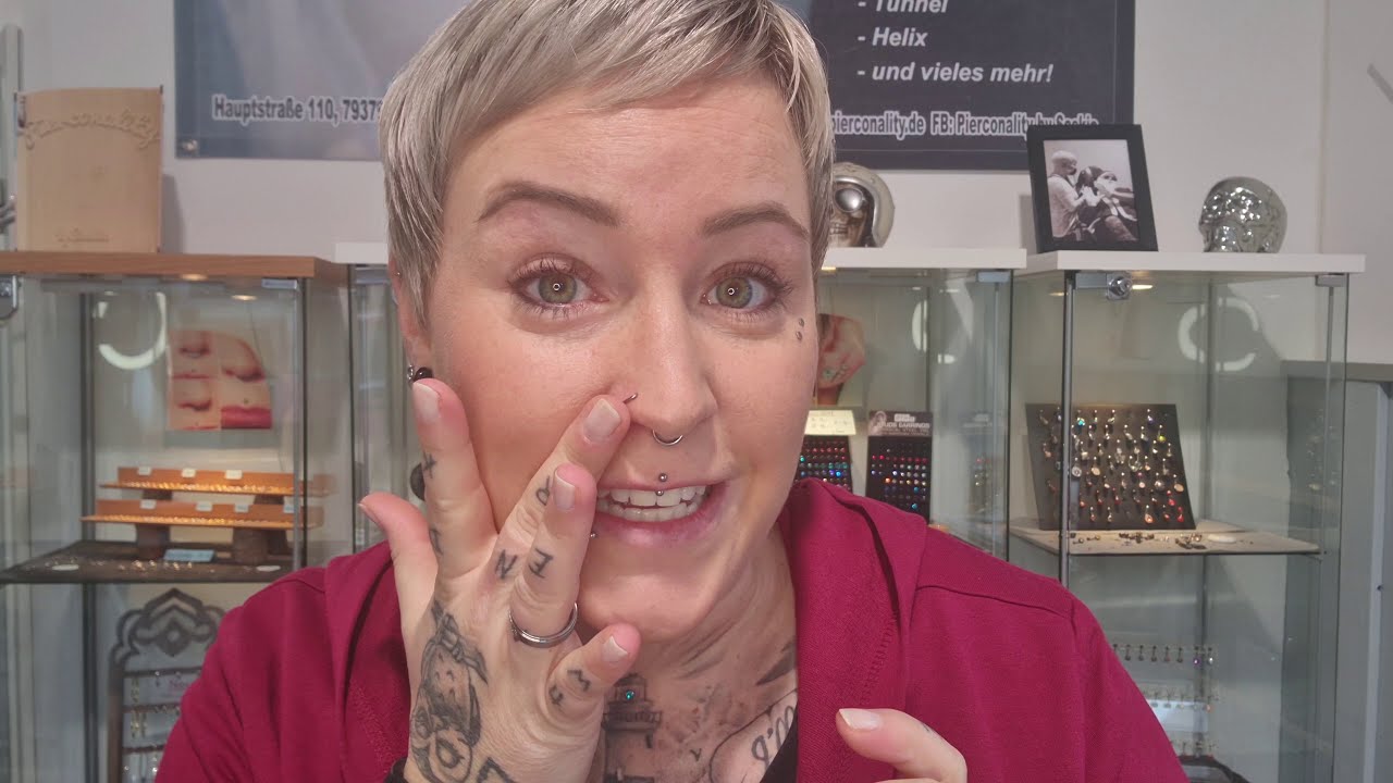 Wie wechsle ich mein Nasenpiercing zu einem Nasenstecker oder Nasenring?