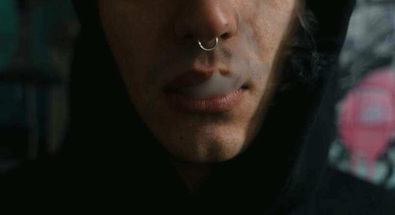 Der „Chirurgenstahl“-Betrug: Warum dir deutsche Piercer wissentlich schaden (und wie du dich wehrst)